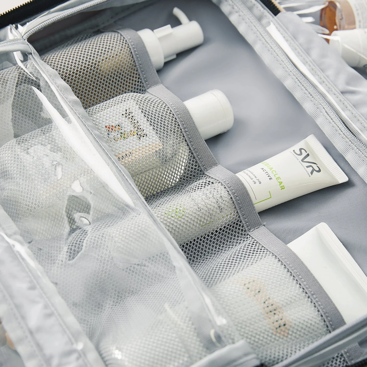 Paz Hanging Toiletry Bag - Image 14