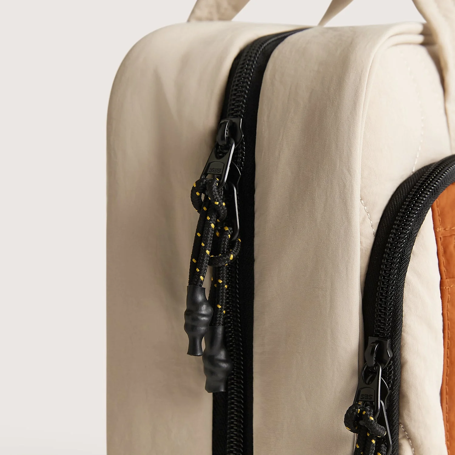 Paz Hanging Toiletry Bag - Image 27